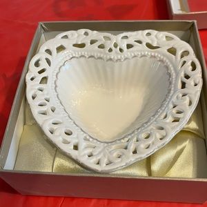 D’Lusso Home Collection Heart Shaped Trinket Gift Candy Bowl.